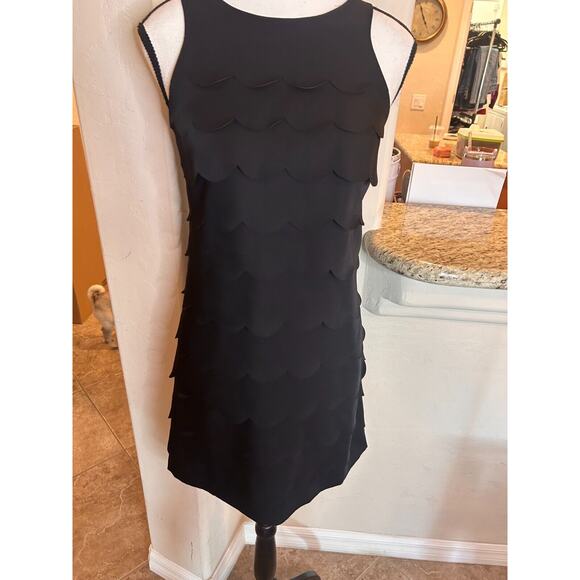 White House Black Market Black Scallop Tiered Mini A line Dress Size 00 - Picture 8 of 9
